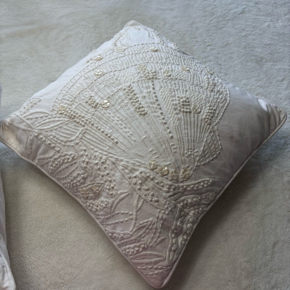 Pottery Barn Cream White Embroidered Shell Pattern Throw Pillows & Inserts Pair - Picture 4 of 12